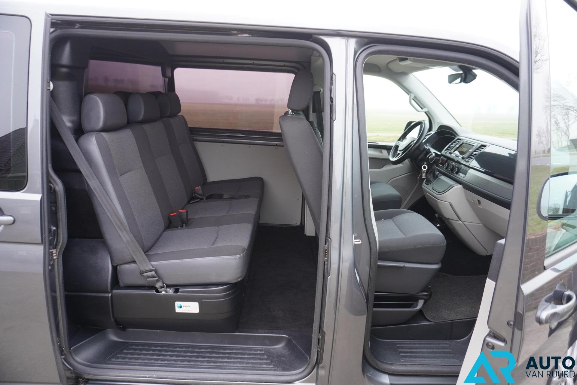 Volkswagen Transporter 2.0 TDI L2H1 * Dubbele cabine * DSG, Stof, Gebruikt, 4 cilinders, 150 pk