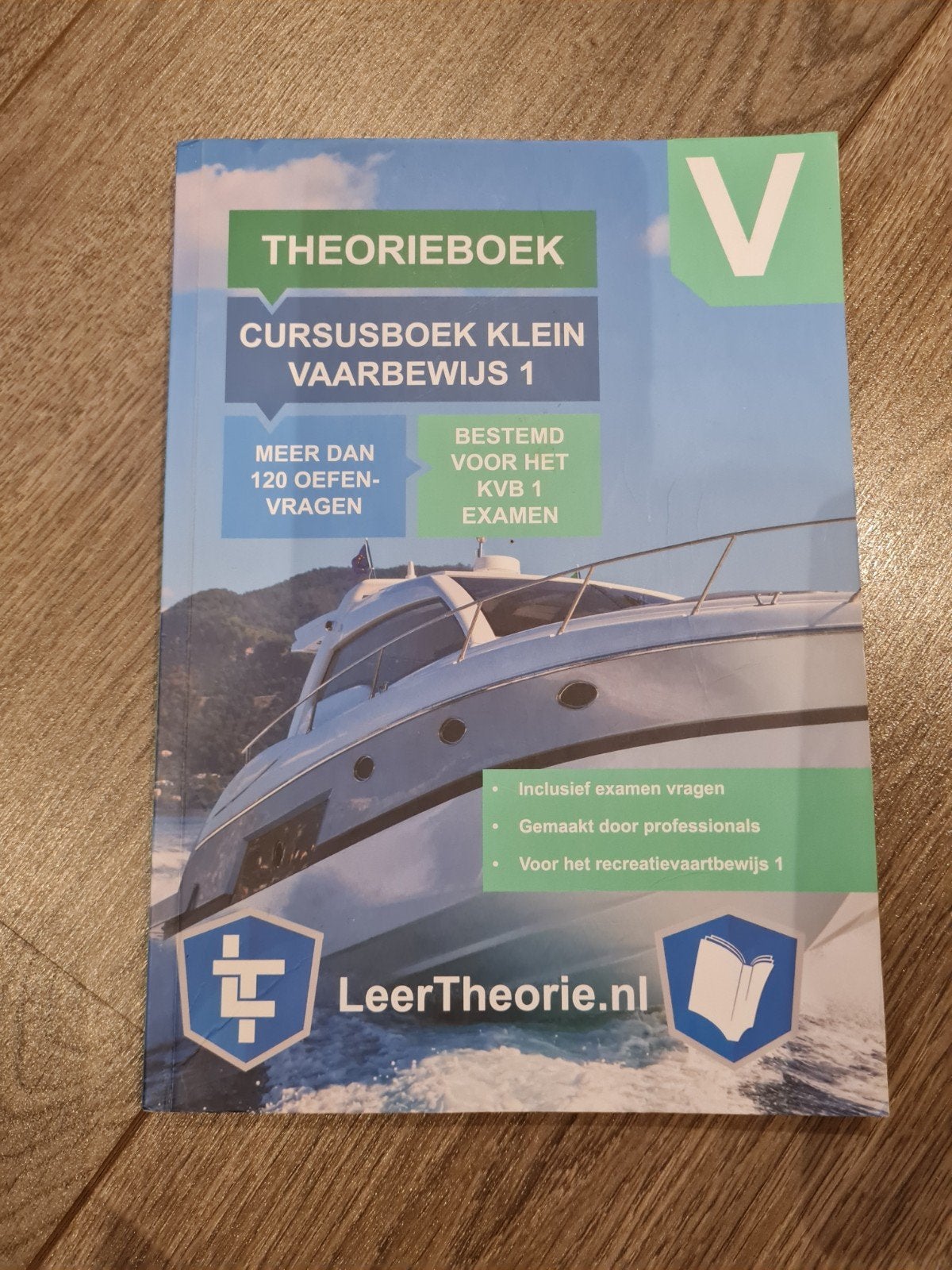 Theorieboek Cursusboek Klein Vaarbewijs 1 KVB1, Ophalen of Verzenden, Zo goed als nieuw, Overige niveaus, LeerTheorie.nl