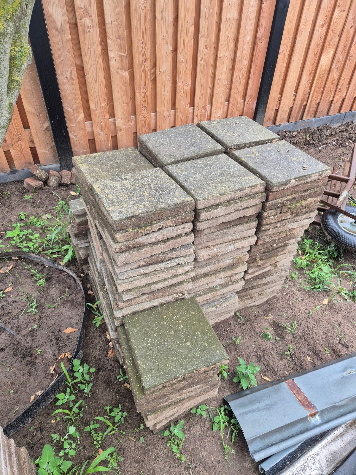 GRATIS Gebruikte terrastegels, 30x30 cm, circa 25 m², Ophalen of Verzenden, Gebruikt, 10 m² of meer