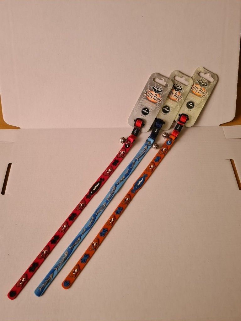 halsbandje "kitty rogz"in rood,oranje of licht blauw., HT Trade Service GmbH & Co. KG, Verzenden, Eversburger Strasse 32 , 49090 Osnabrück, Duitsland