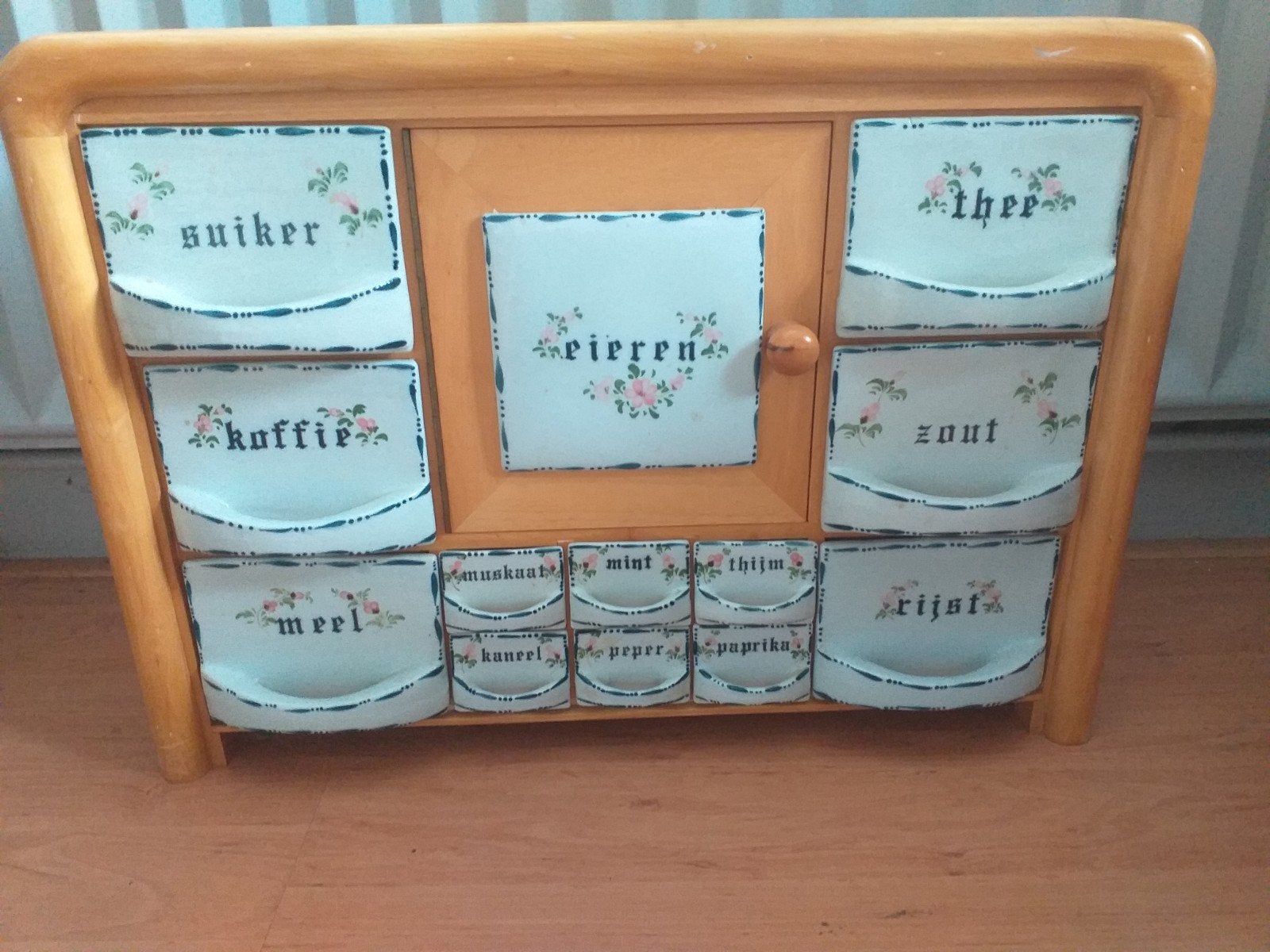 Kruidenkastje, Ophalen