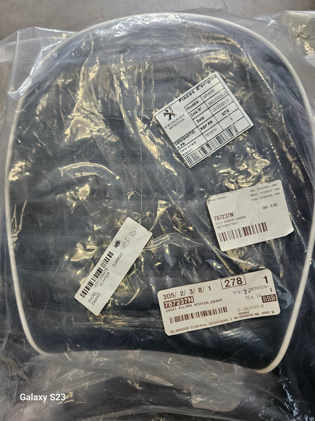 Peugeot Django Achterzadel Zwart - Nieuw, Ophalen of Verzenden, Nieuw, Zadel, Peugeot