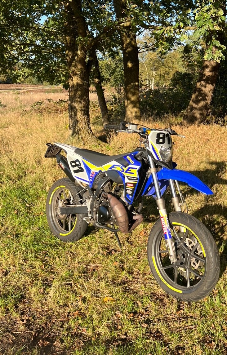 Sherco sm50r 2022, Fietsen en Brommers, 6 versnellingen, Zo goed als nieuw, 50 cc, Ophalen