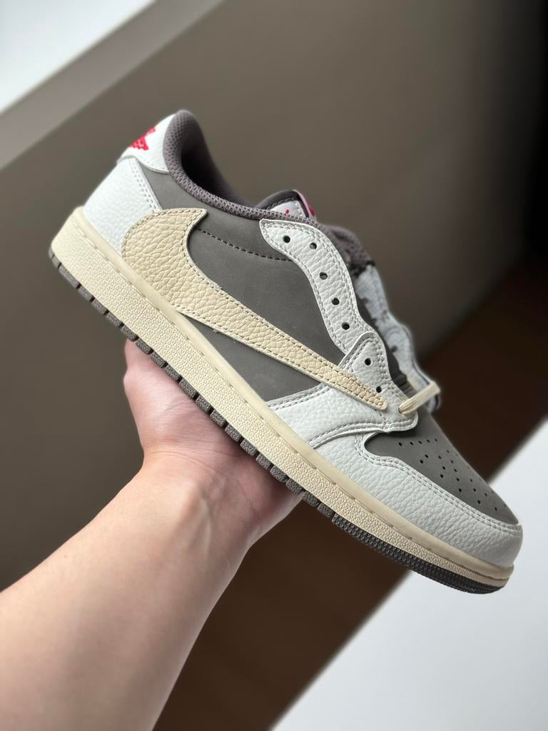 Travis Scott Nike Air Jordan 1 Low REVERSE MOCHA, Bruin, Nieuw, Ophalen of Verzenden, Sneakers of Gympen