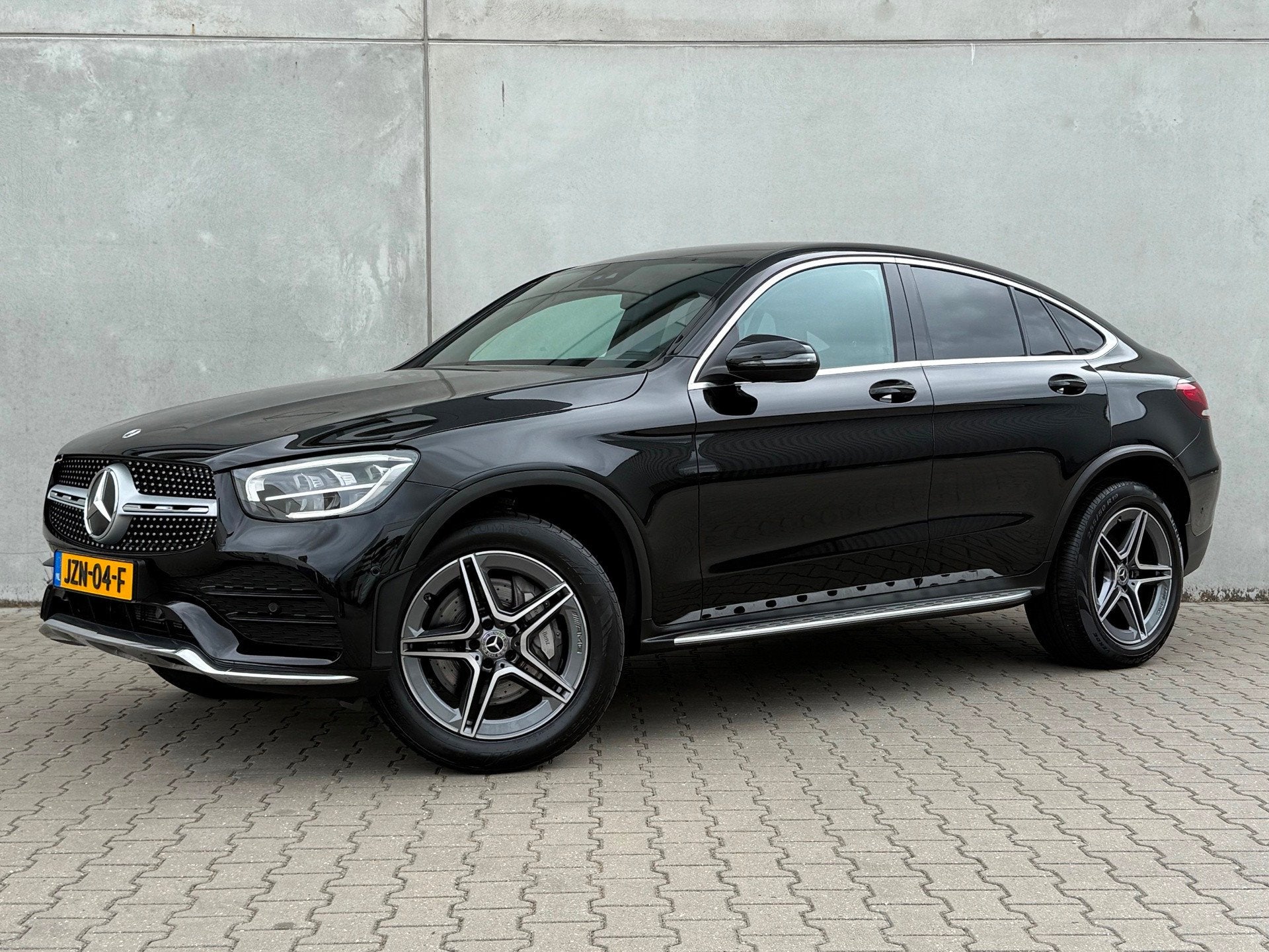 Mercedes-Benz GLC-klasse Coupé 300e 4MATIC AMG | 12 mnd gar, Auto's, Automaat, Automatische klimaatregeling, Gebruikt, 4 cilinders