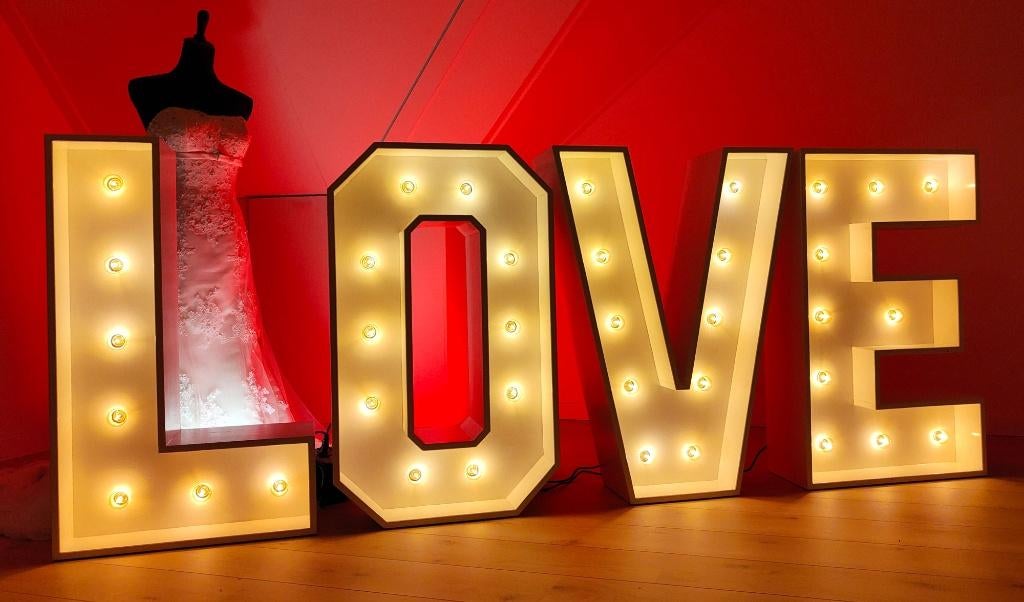LOVE Letters te huur Bruiloft feest letter letters, Hobby en Vrije tijd, Feestartikelen | Verhuur, Ophalen, Nieuw, Geboorte of Huwelijk