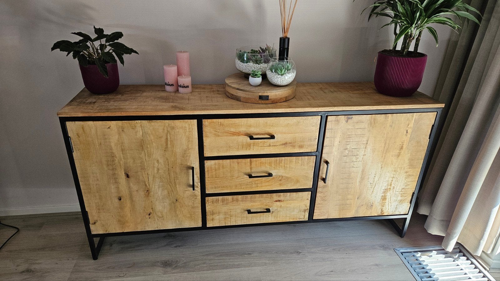 Prachtig mango houten dressoir!, Huis en Inrichting, Ophalen, Zo goed als nieuw, 25 tot 50 cm, 150 tot 200 cm