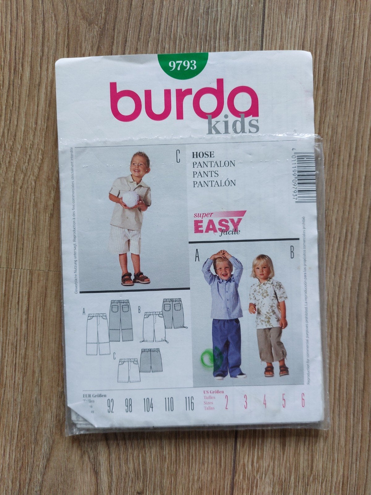 Burda Kids Patroon 9793: Wijde Broeken (kort, 3/4, lang), Hobby en Vrije tijd, Kledingpatronen, Broek, Kind, Zo goed als nieuw