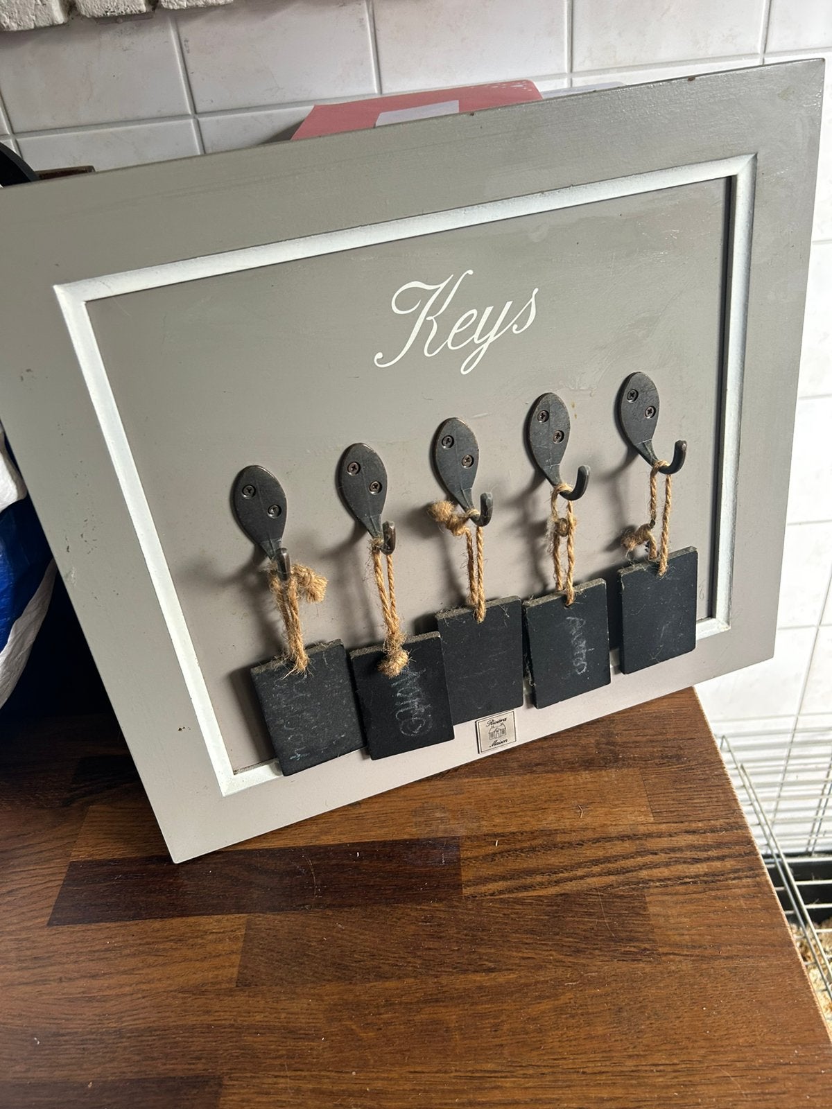 Leuk bord voor sleutels in het grijs, Ophalen