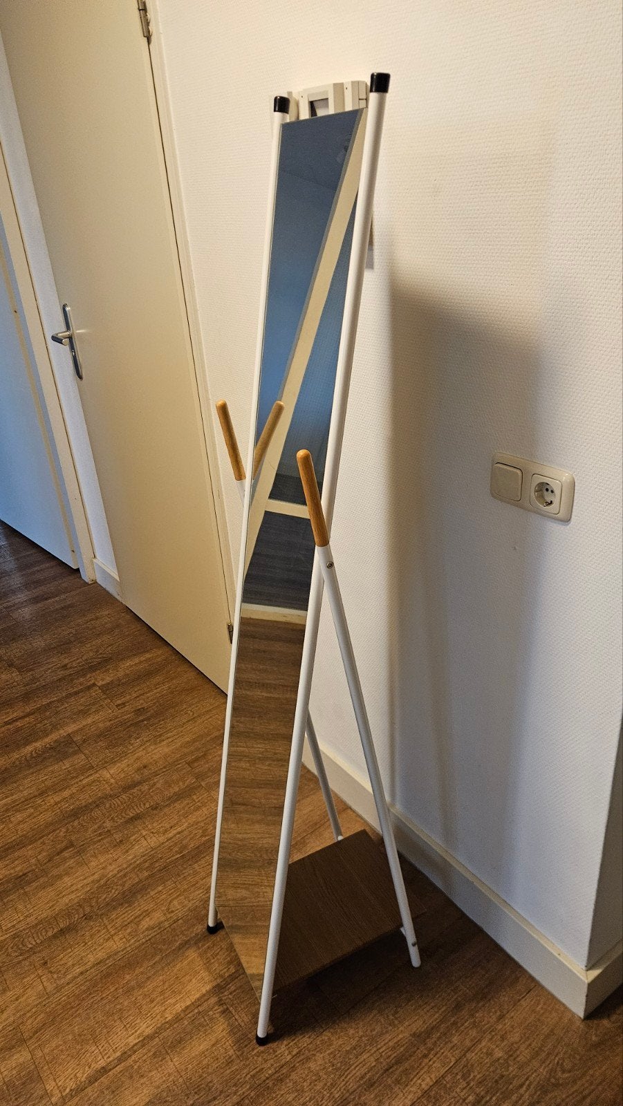 Witte passpiegel met kledingrek en haken, Ophalen, Rechthoekig, Minder dan 50 cm, 150 tot 200 cm