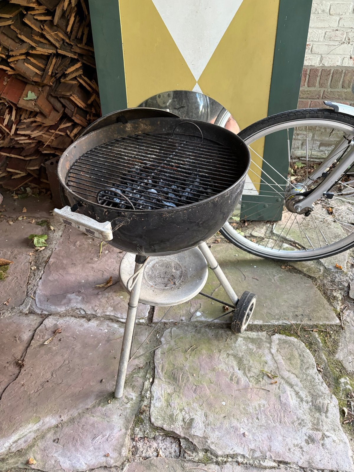 Gebruikte Weber barbecue - perfect voor de zomer, Tuin en Terras, Houtskoolbarbecues, Ophalen, Gebruikt