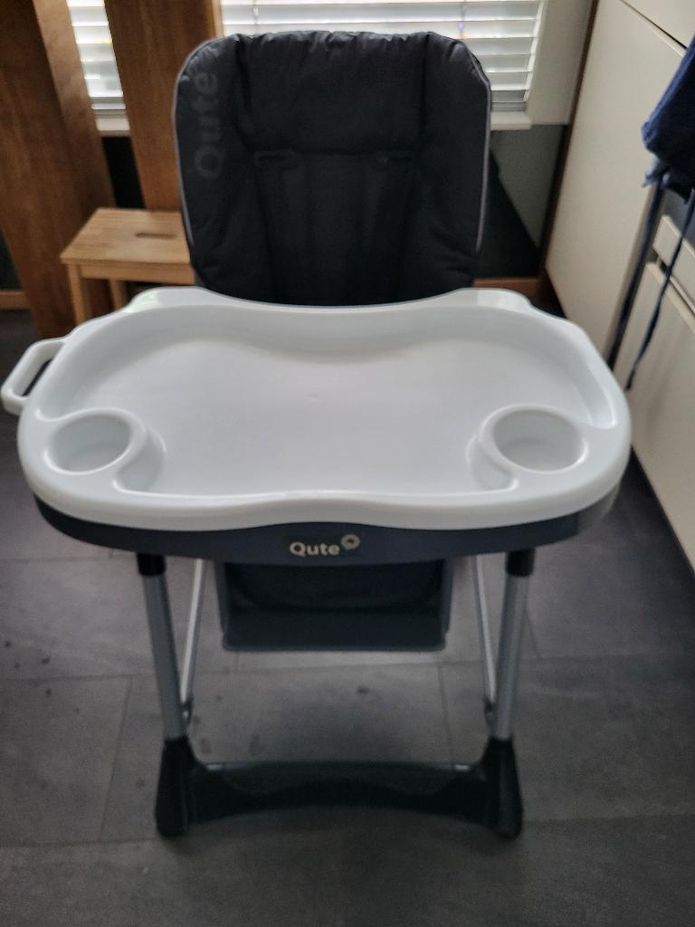 Qute kinderstoel met afneembaar dienblad, Kinderen en Baby's, Ophalen, Gebruikt, Inklapstoel, Gordel(s)