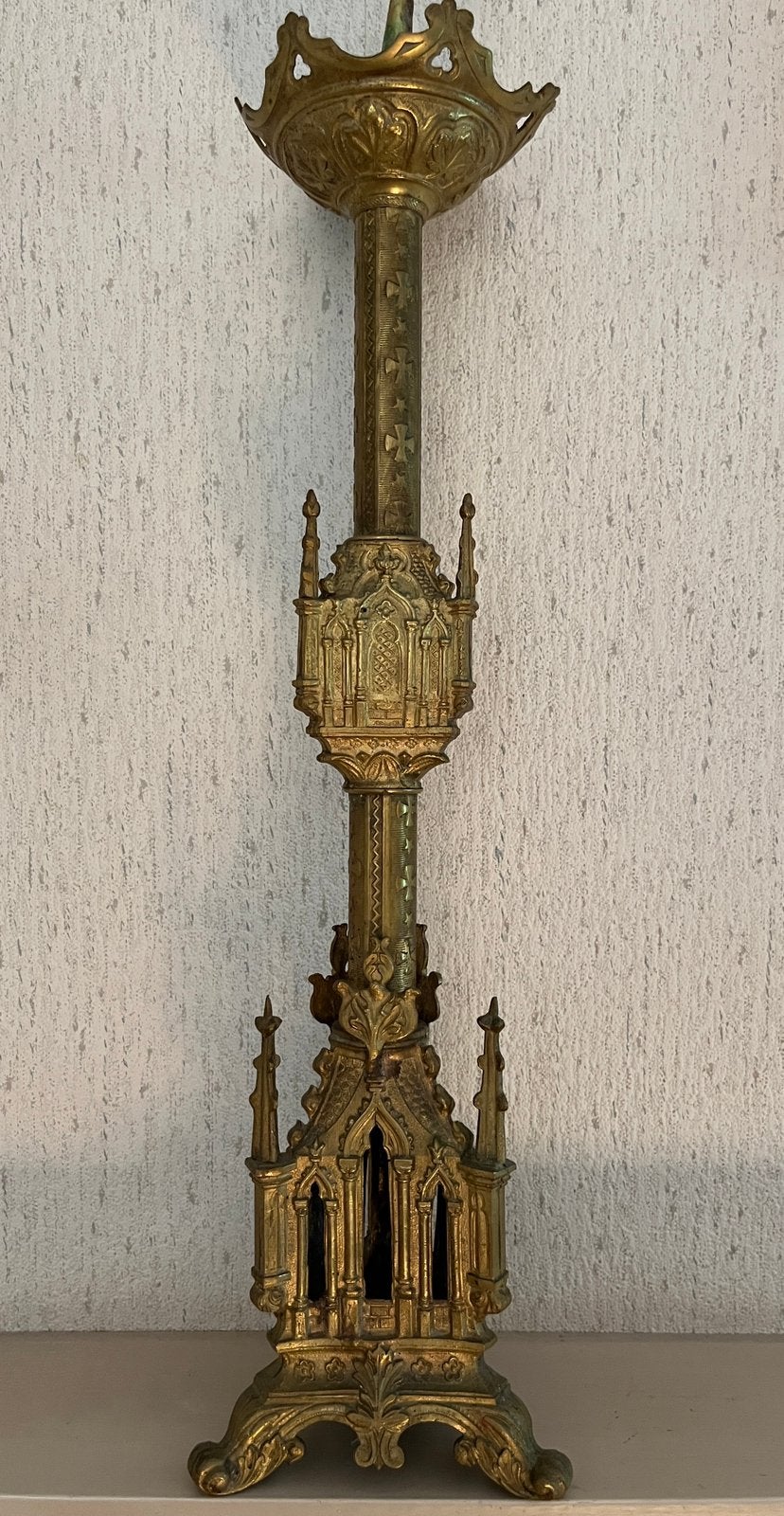 Antieke neogotische kerk altaar kandelaar messing brons, Ophalen of Verzenden, Koper of Brons