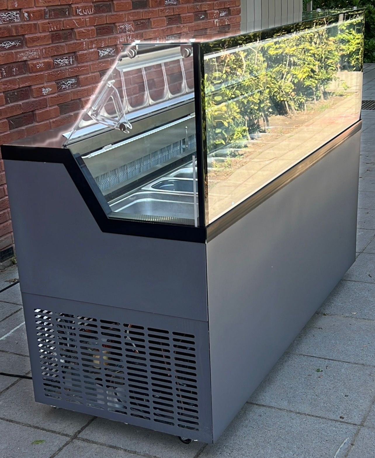 IJs vitrine MIRABELLA H9 G R 290. Zeer goed !, Ophalen, Gebruikt, Koelen en Vriezen