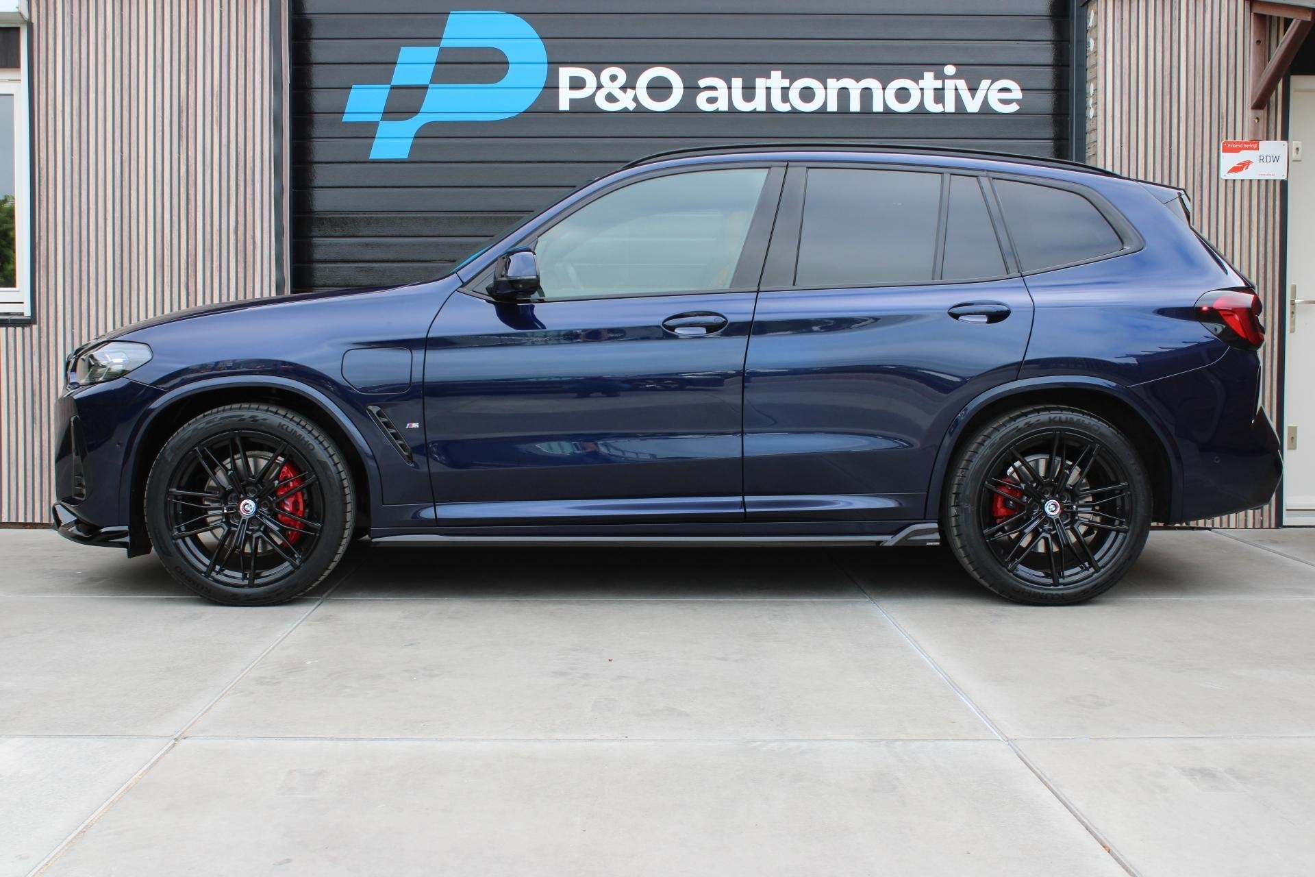 Foto 3 van BMW X3 xDrive30e M sport | Pano | HUD | M seats | Harman/Kar