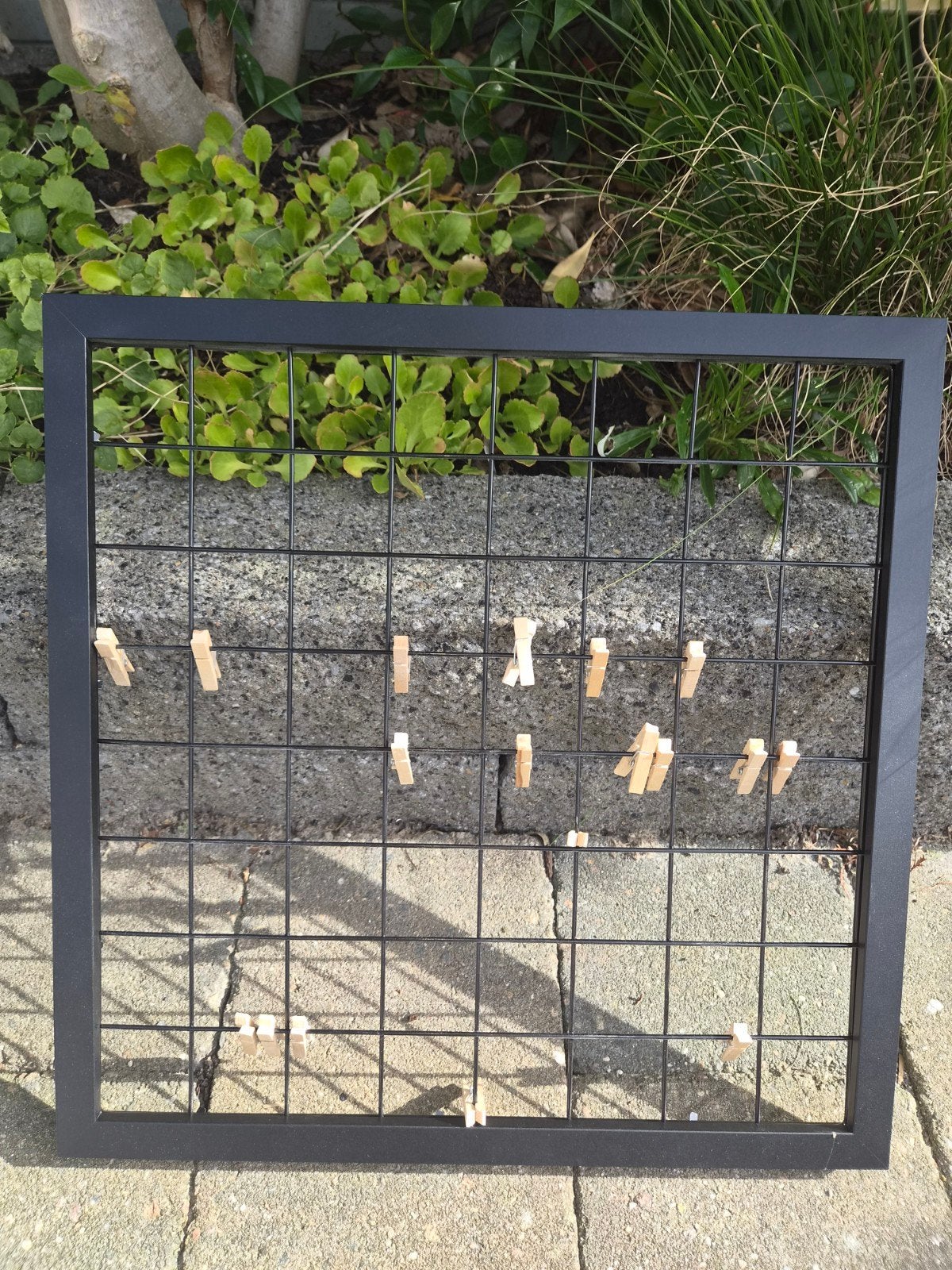 Metalen rek met houten knijpers, ca. 43x43cm, Huis en Inrichting, Ophalen, Gebruikt, Prikbord
