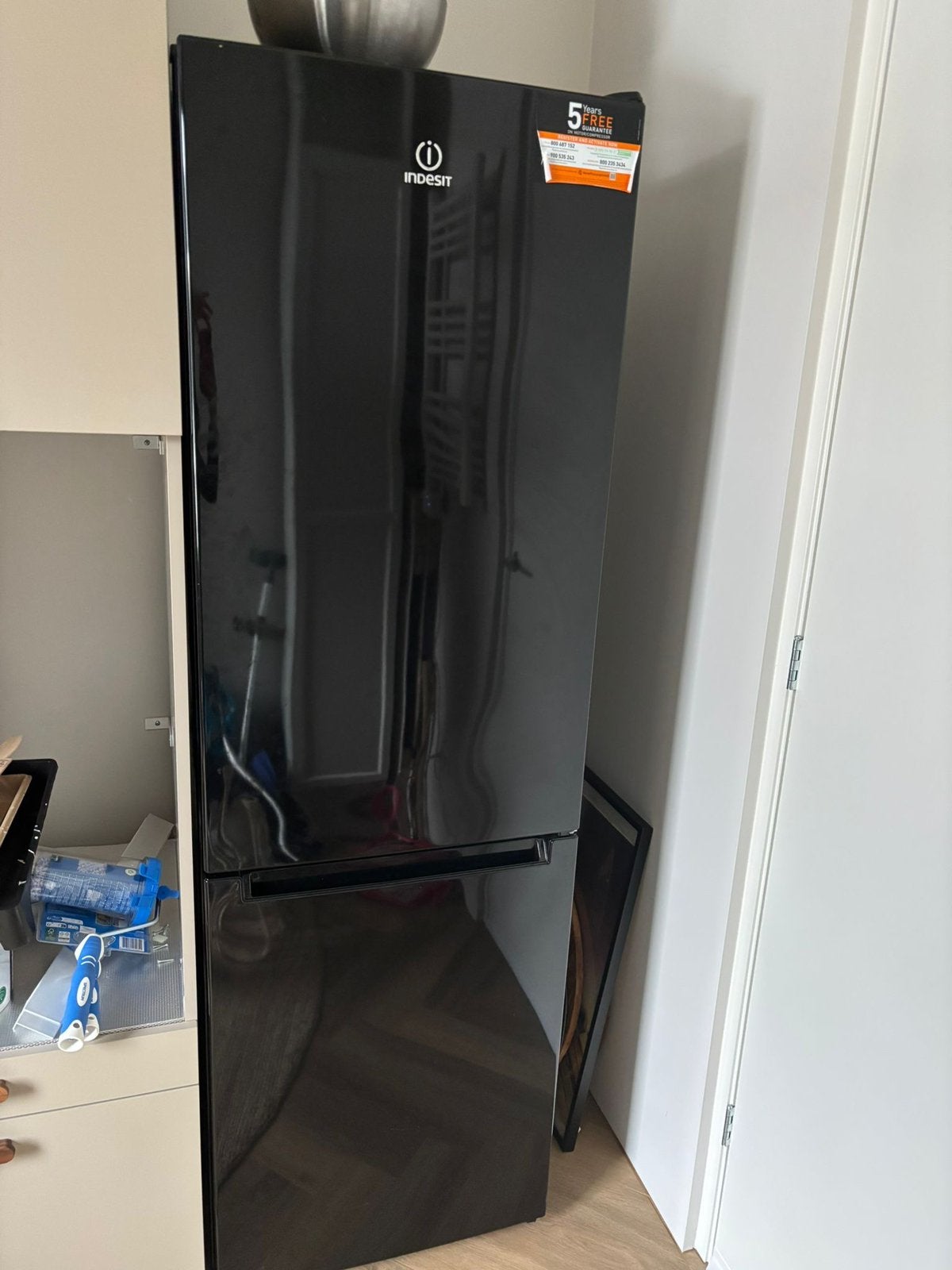 Indesit koelkast zwart, Huis en Inrichting, Kasten | Kledingkasten, Ophalen, 50 tot 100 cm, Zo goed als nieuw, Minder dan 100 cm