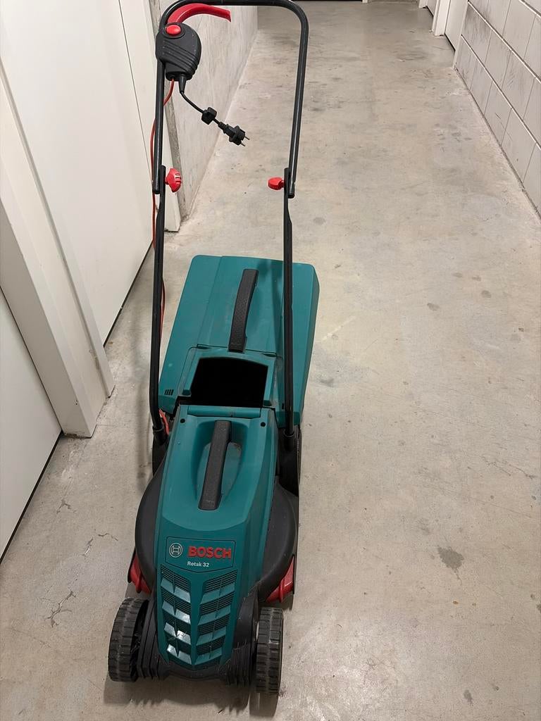 Bosch Rotak 32 Elektrische Grasmaaier - Compact en Krachtig, Tuin en Terras, Grasmaaiers, Gebruikt, Elektrische grasmaaier, 30 t/m 39 cm