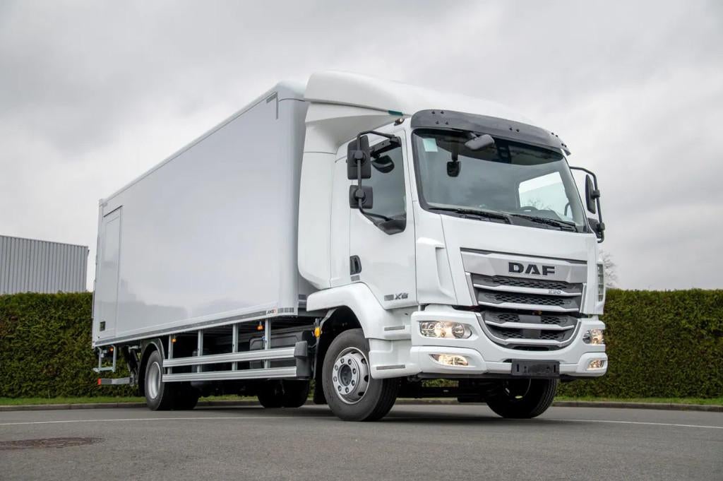 DAF XB 230 FA VDC 14t gesloten bak + laadklep *2026* 0 KM!, Auto's, Vrachtwagens, Bedrijf, Te koop, Achteruitrijcamera, Parkeercamera