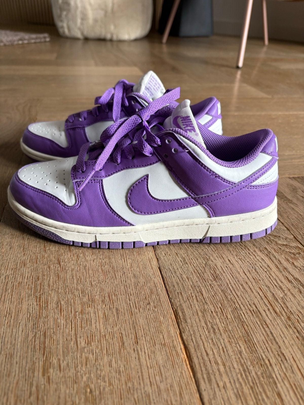 Nike Dunk Low Paars Wit - Maat 38,5, Ophalen of Verzenden, Gedragen, Overige kleuren, Sneakers of Gympen