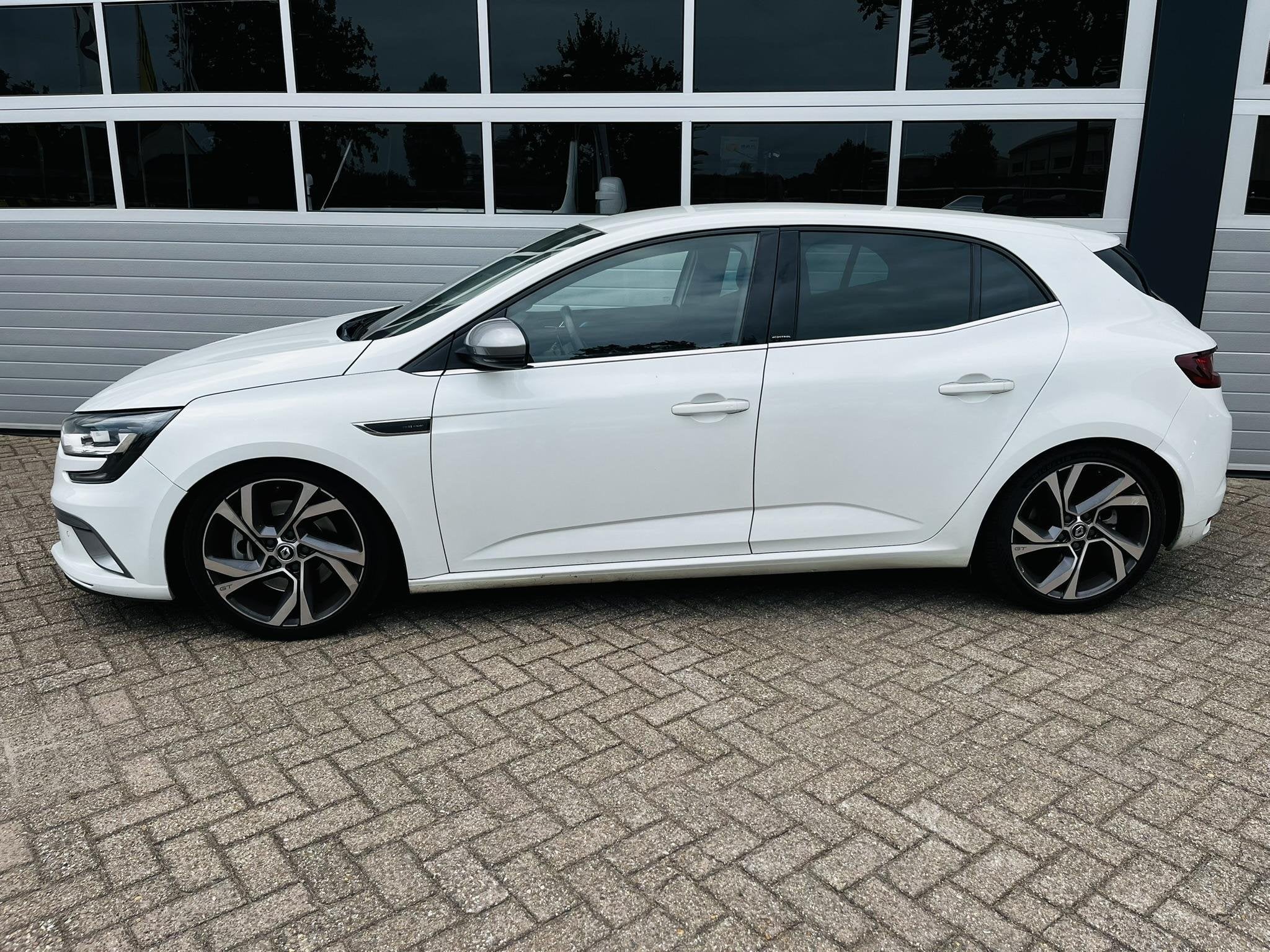 Renault Mégane 1.6 TCe GT 205 PK AUTOMAAT, Auto's, 12 maanden, Gebruikt, 1650 kg, Wit