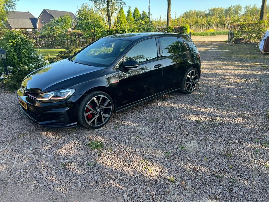 Volkswagen Golf 2.0 TSI 245pk 7-DSG 5D 2017 Zwart, 4 cilinders, 1984 cc, 1337 kg, Zwart