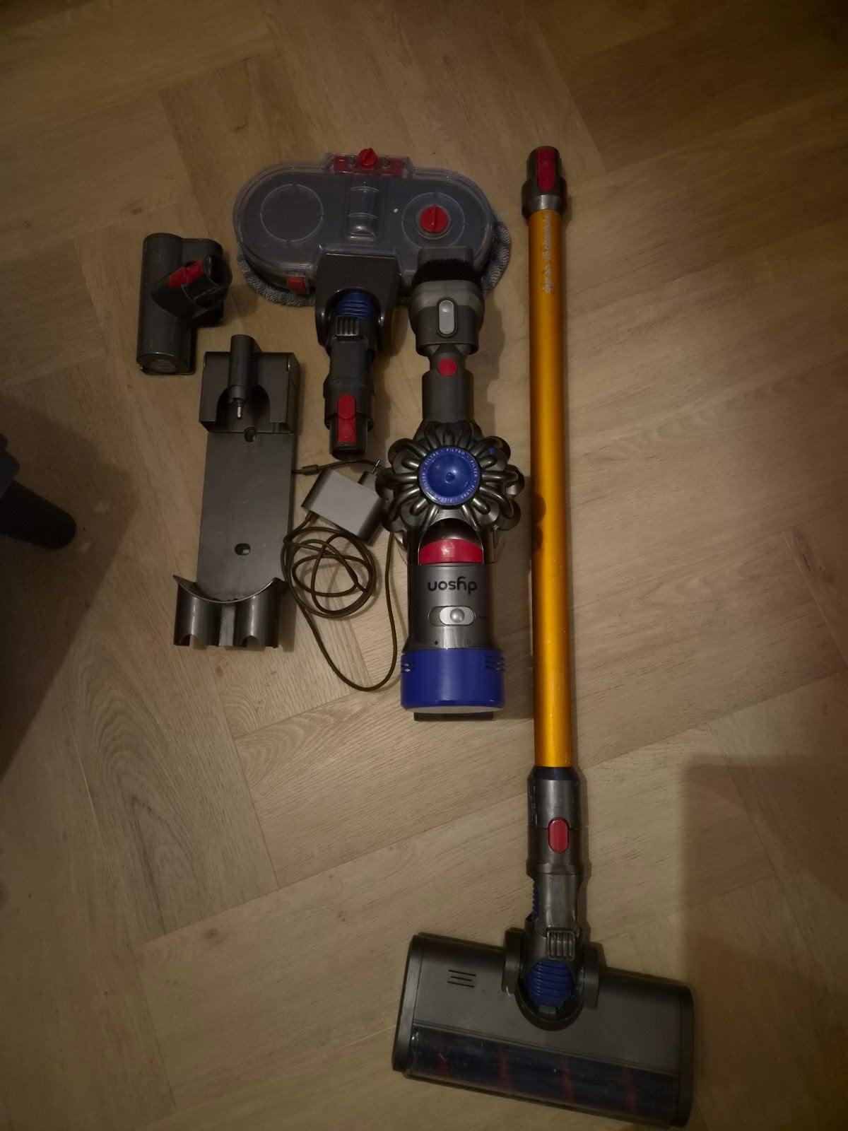 Gebruikte Dyson V8 - Ideaal als 2e sto, Gebruikt, Draadloos, Ophalen of Verzenden, Dyson