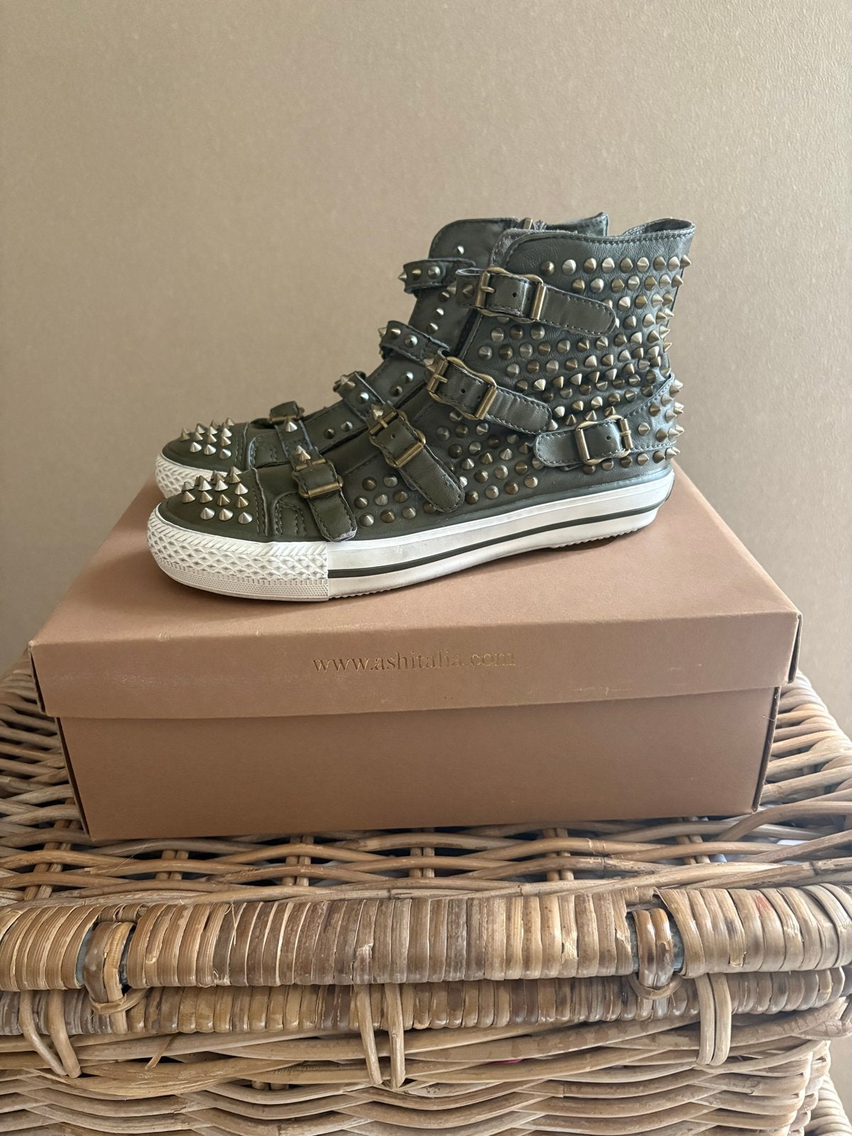 Nieuwe Ash Vorace sneakers military groen maat 36, Kleding | Dames, Ophalen of Verzenden, Nieuw, Groen, Sneakers of Gympen