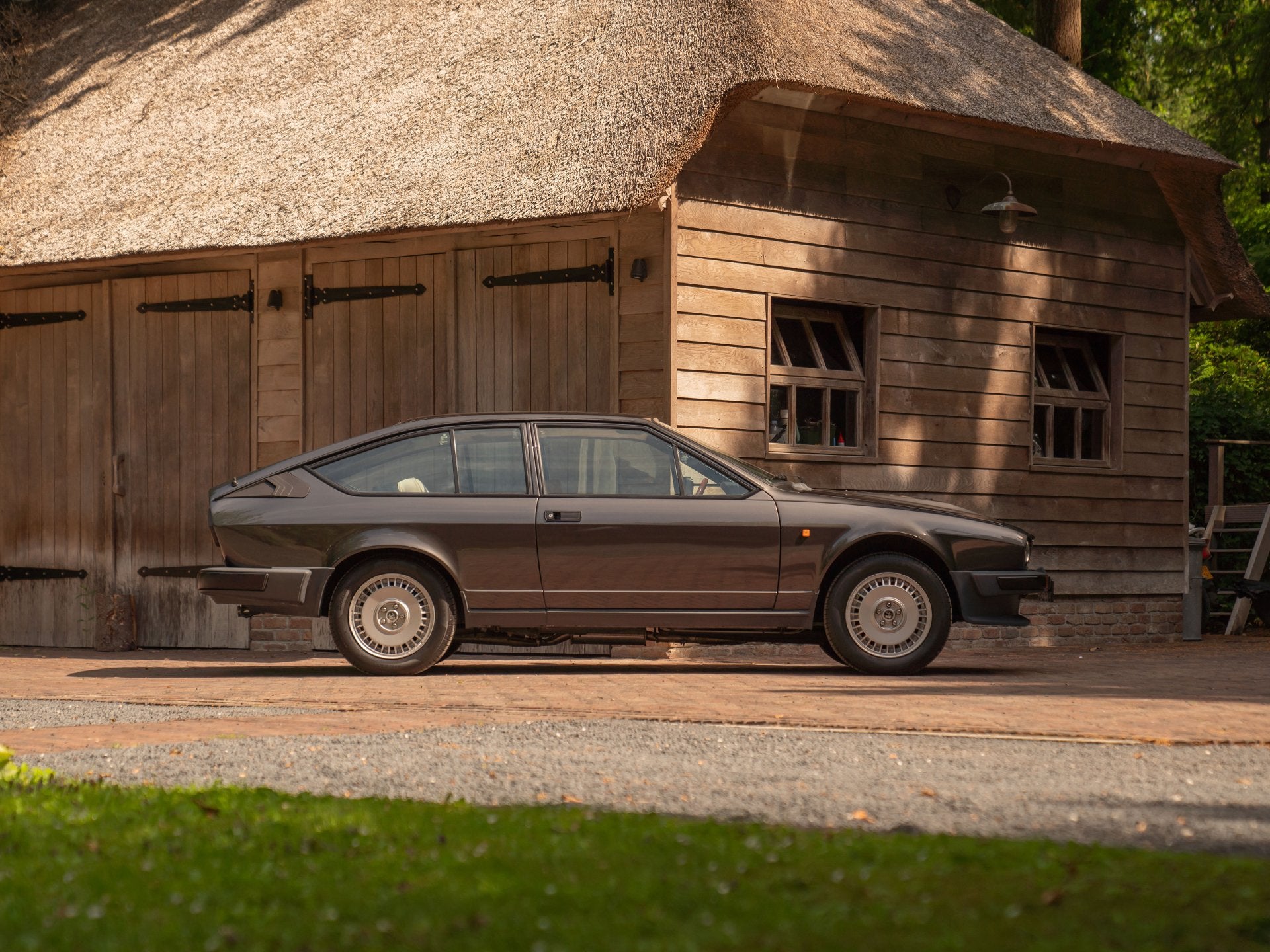 Alfa Romeo GTV 2.5 V6 | Nederlands geleverd (bj 1982), Origineel Nederlands, Bedrijf, Handgeschakeld, Grijs
