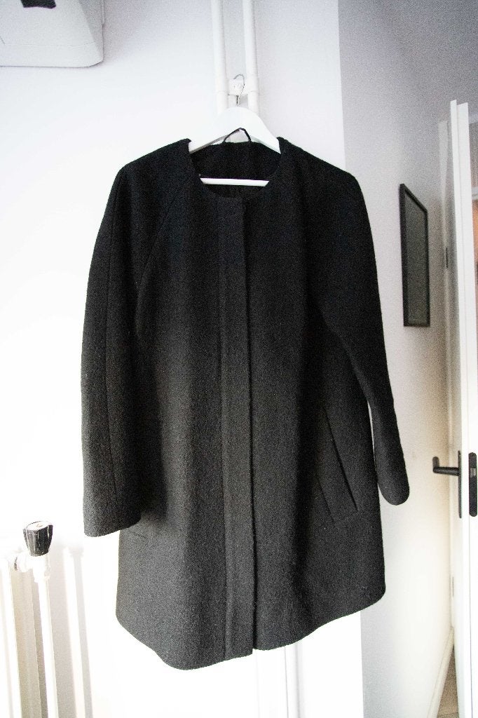 Zwarte wollen tussenjas/ winterjas A-lijn COS maat M, Kleding | Dames, Jassen | Winter, Maat 38/40 (M), COS., Zwart, Ophalen of Verzenden