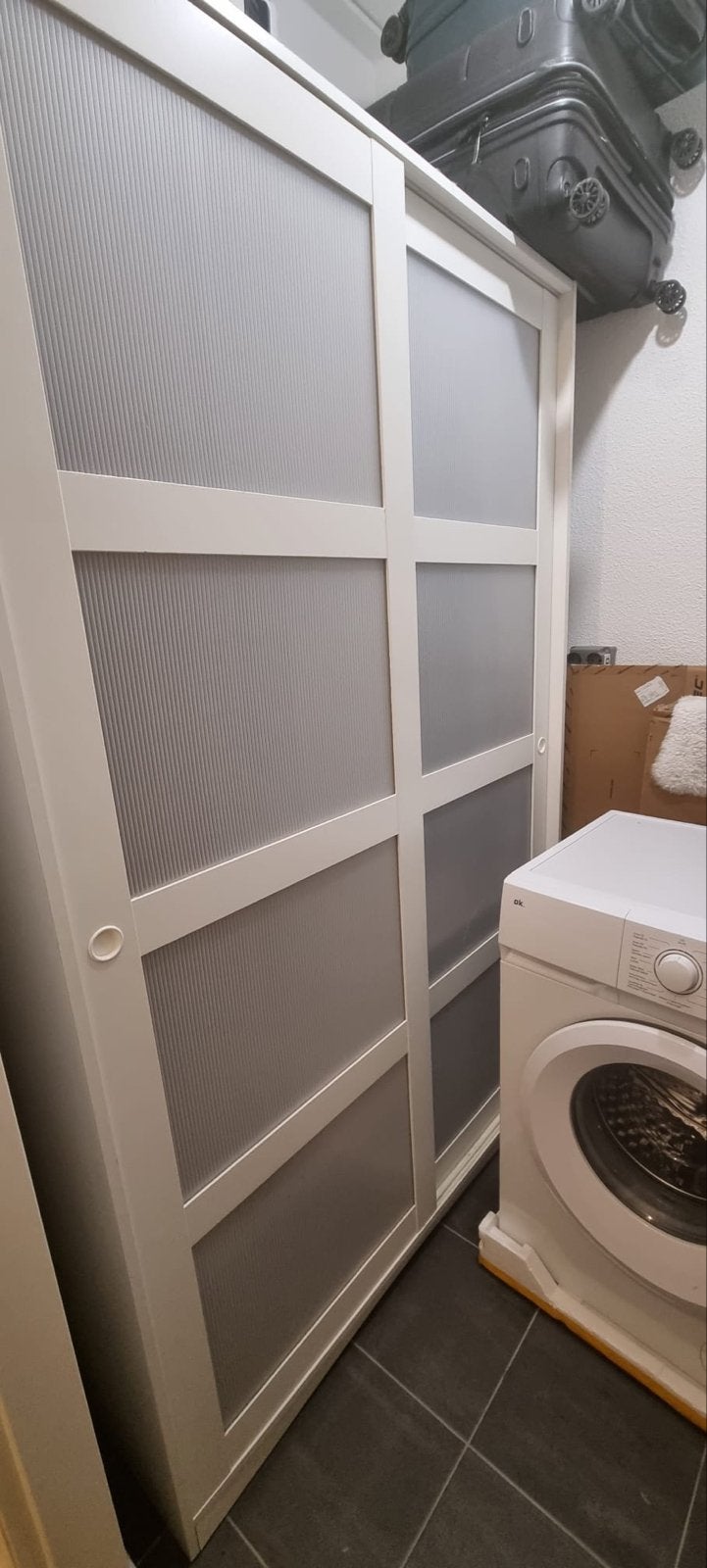 Witte schuifdeurkast met melkglas panelen, Ophalen, Gebruikt