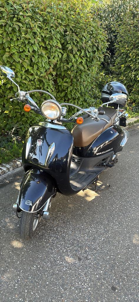 Benzou Retro Grande 49cc Scooter - Zo goed als nieuw, Ophalen, Zo goed als nieuw, Benzine, Overige merken