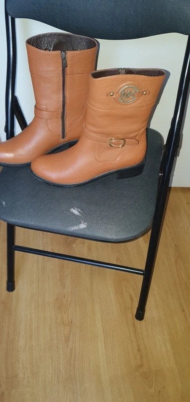 Mooie bruine laarzen maat 38, Kleding | Dames, Schoenen, Michael Kors, Bruin, Lage of Enkellaarzen, Nieuw