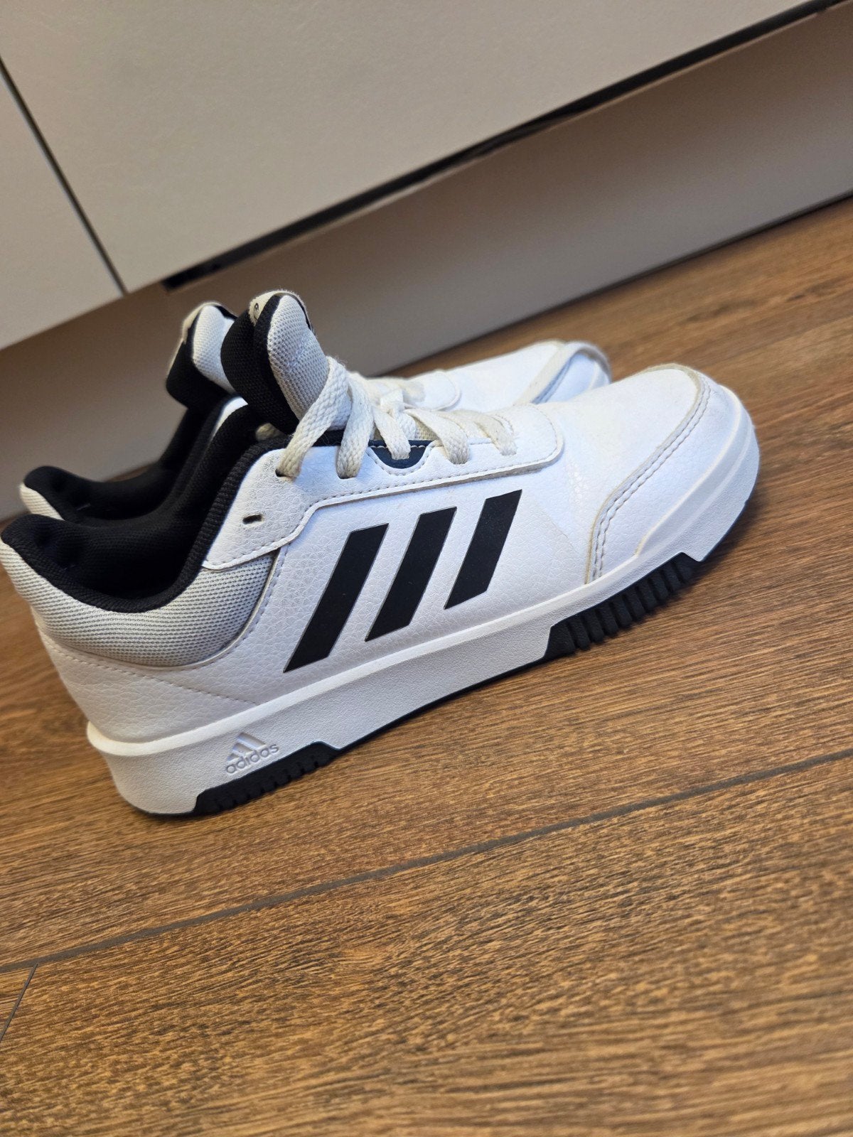 Adidas jongens sneakers - Wit met zwarte strepen, Ophalen, Adidas, Gebruikt, Sportschoenen