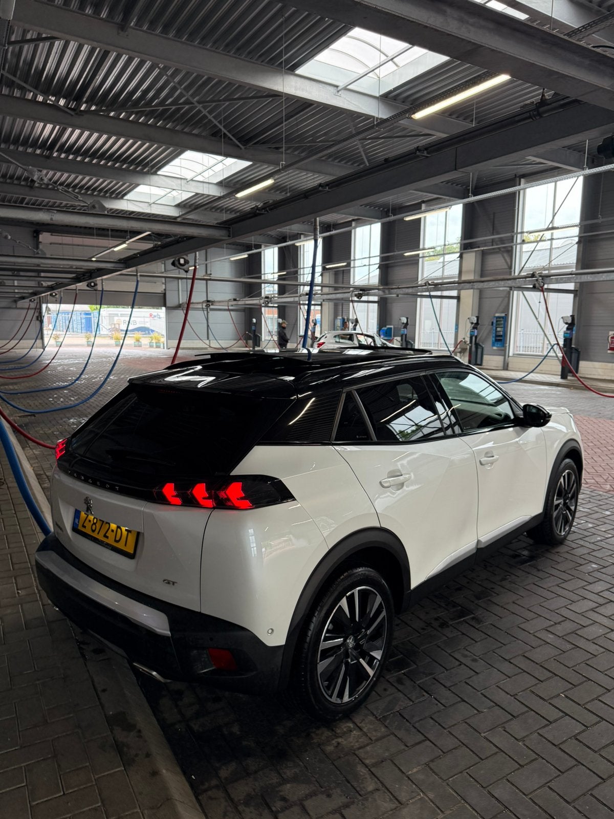 Foto 6 van Peugeot 2008 GT LINE 1.2 156pk Eat8 Pano/3D/Carplay/Keyless