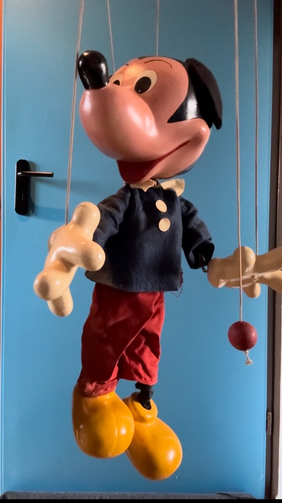 Pelham puppets Mickey Mouse marionette 60cm lang, Ophalen of Verzenden, Mickey Mouse, Beeldje of Figuurtje