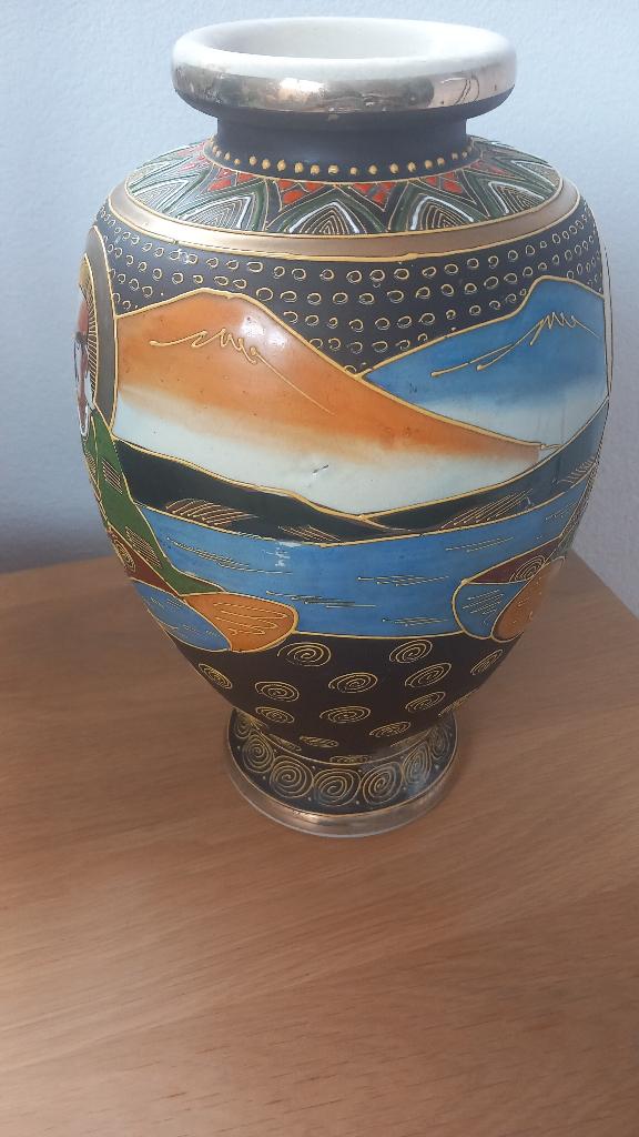 te koop..mooie chinese vaas, Ophalen