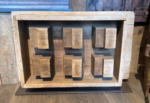 ROBUUST HOUTEN DECORATIE ORNAMENT OP METALEN VOET . SALE, Huis en Inrichting, Woonaccessoires | Overige, Ophalen, Bv, Breda, Nieuw