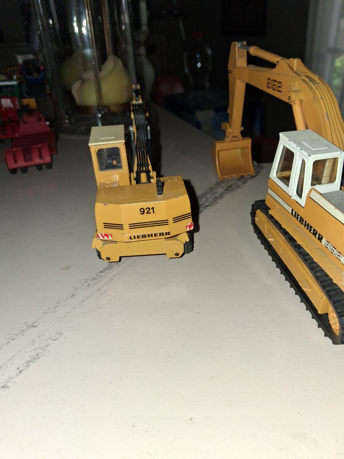 Liebherr 921 en 952 graafmachine modellen, Overige merken, Gebruikt, 1:50 of kleiner, Verzenden