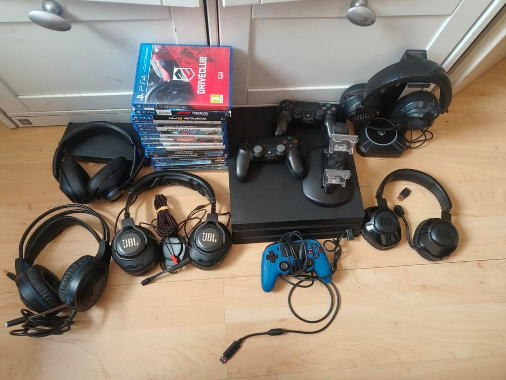 Ultieme PS4 Pro 1TB set met JBL & EPOS headsets, Spelcomputers en Games, Spelcomputers | Sony PlayStation 4, Ophalen of Verzenden