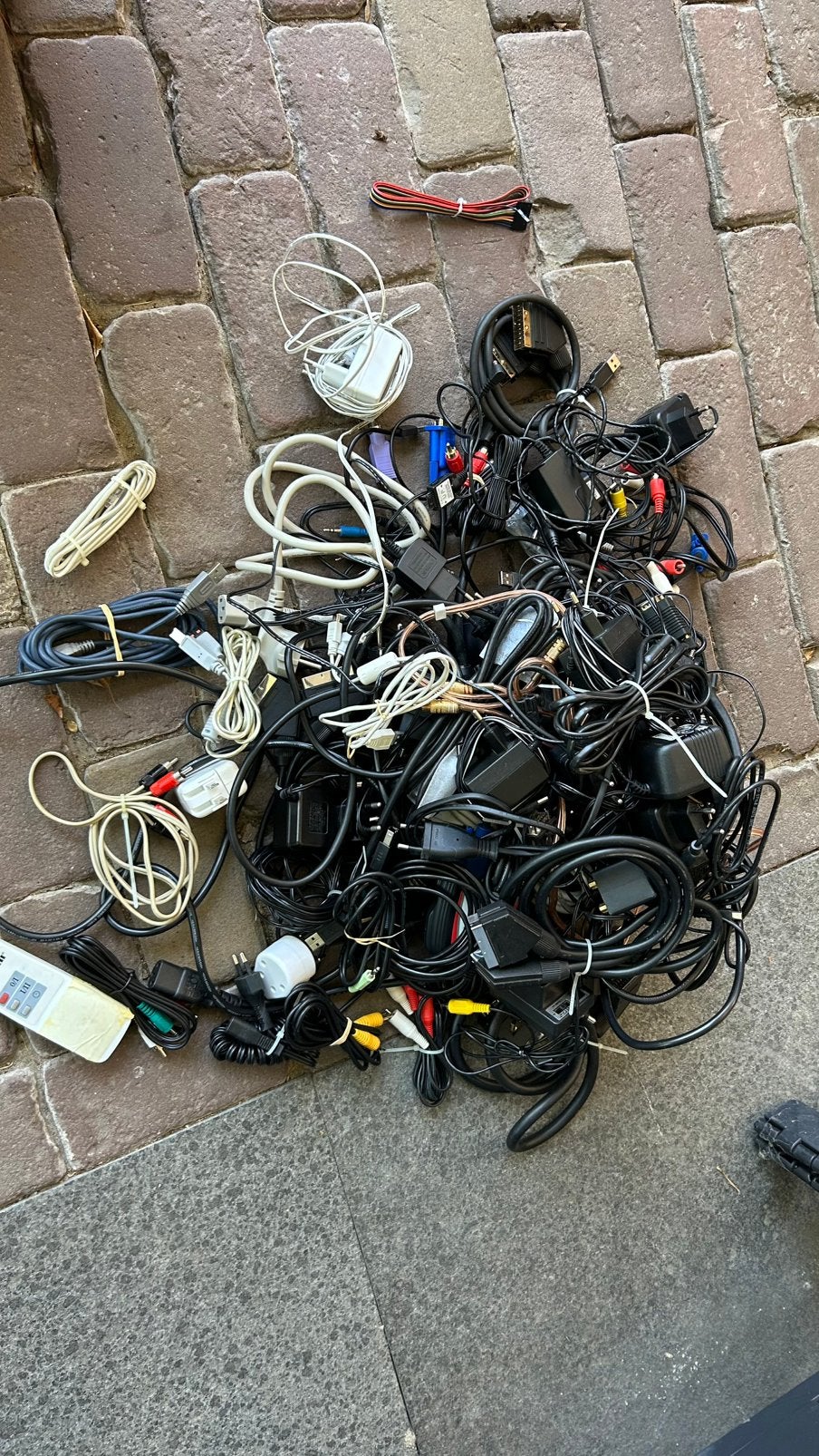 Heel veel verschillende kabels en adaptors, Computers en Software, Pc- en Netwerkkabels, Ophalen of Verzenden, Zo goed als nieuw