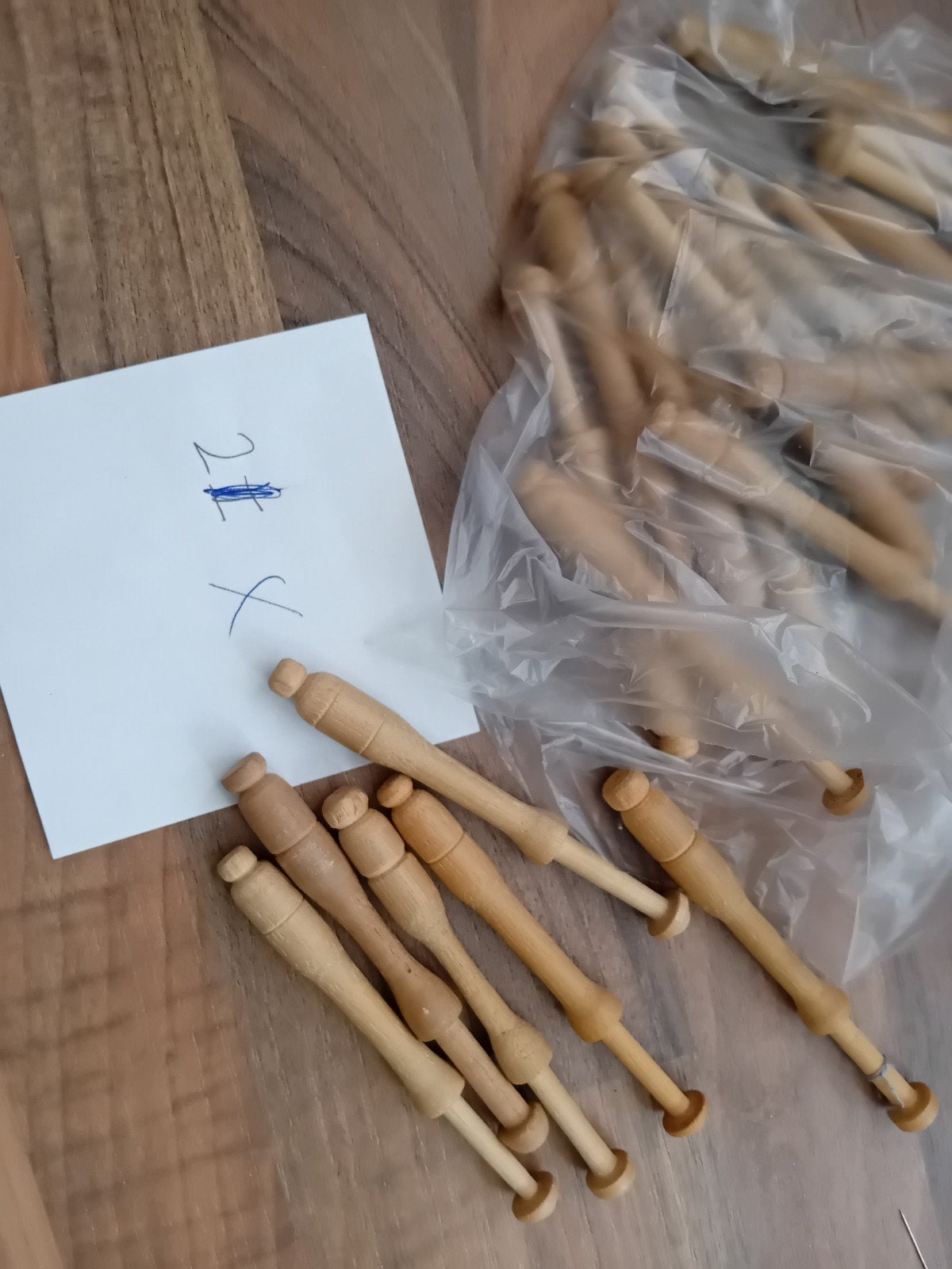 21 houten klosjes voor kantklossen - set, Ophalen of Verzenden, Zo goed als nieuw, Klos(sen)