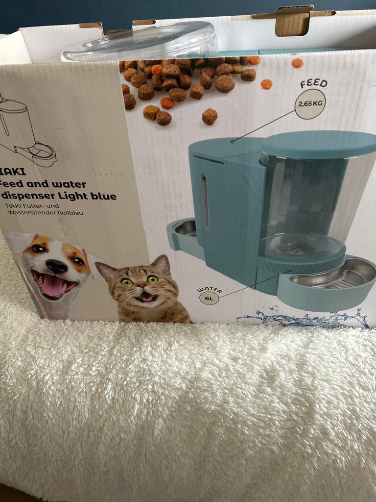Feed en water dispenser voor hond en kat, Ophalen of Verzenden, Zo goed als nieuw