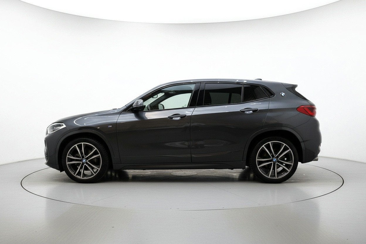 BMW X2 SDrive18i M SPORT PANO SFEER HUD LEER CAM TREKH, Auto's, Dealer onderhouden, X2, Gebruikt, Parkeerassistent