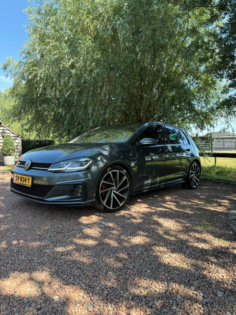 Volkswagen Golf 2.0 TDI 184pk 5D DSG 2018 Grijs, Auto's, Volkswagen, Zwart, Leder, Diesel, 1600 kg