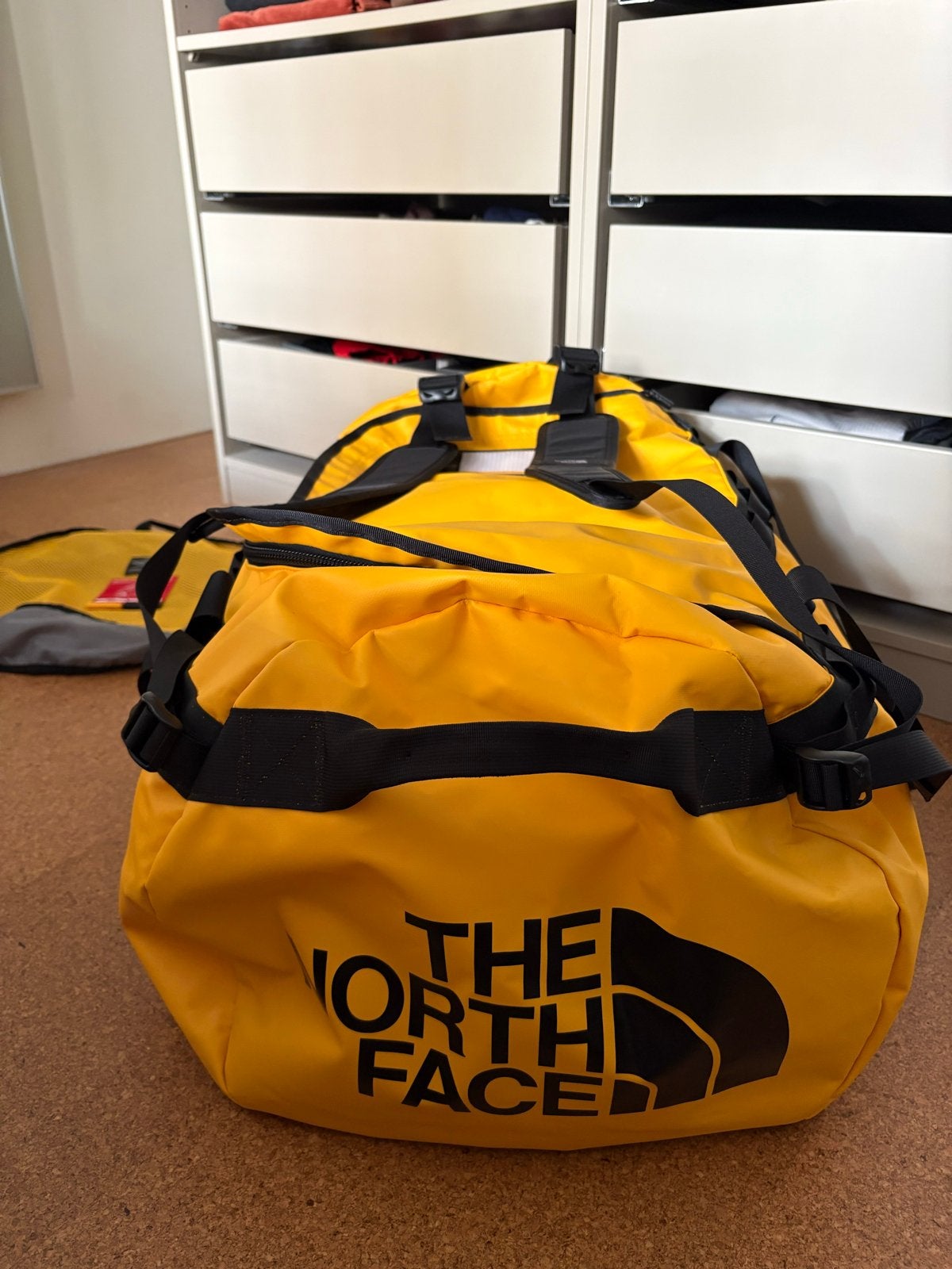 The North Face Base Camp Reistas XL - 132L - Summit Gold, 30 cm of meer, Geel, Nieuw, 35 tot 55 cm