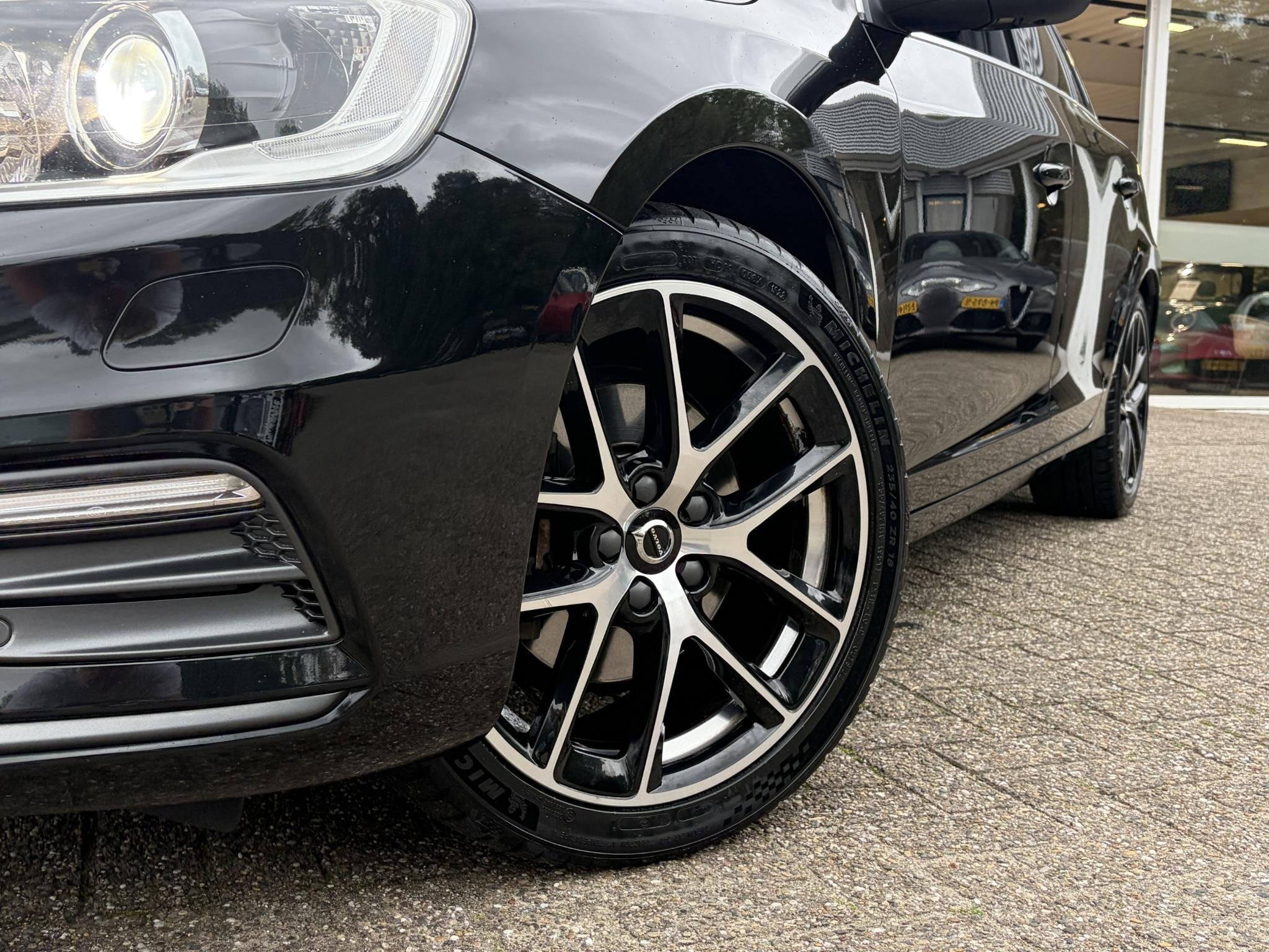 Volvo V60 2.0 T4 Business Sport / Automaat / 190 PK / Dealer, Auto's, Dealer onderhouden, Stof, Gebruikt, Euro 6