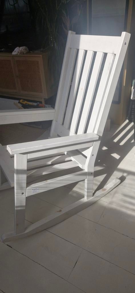 Gratis witte houten schommelstoel, Huis en Inrichting, Stoelen, Ophalen