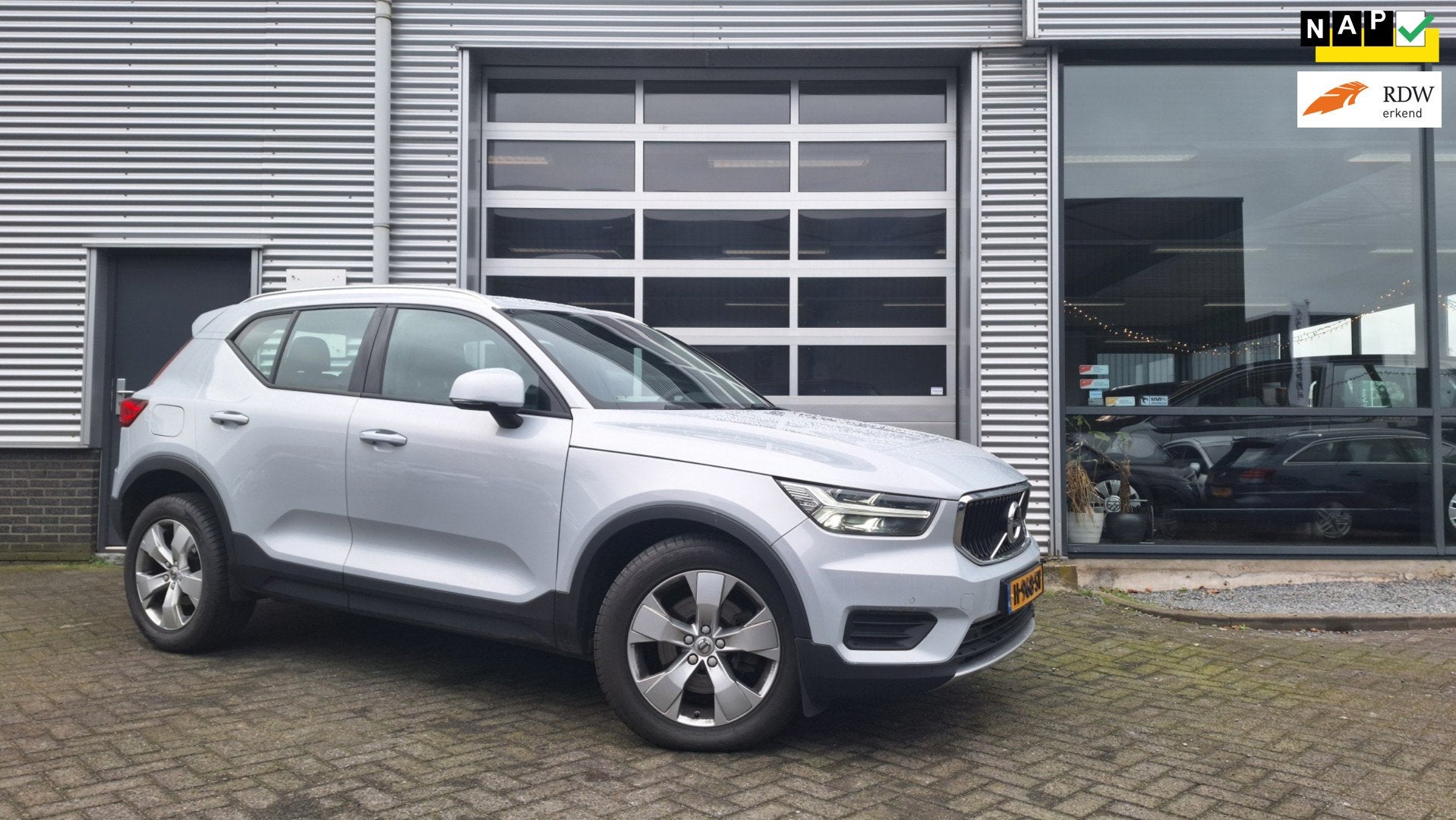 Volvo XC40 2.0 T4 R-Design 2.0 Automaat, Leer, Navi, Harman, 15 km/l, Euro 6, 1969 cc, Origineel Nederlands