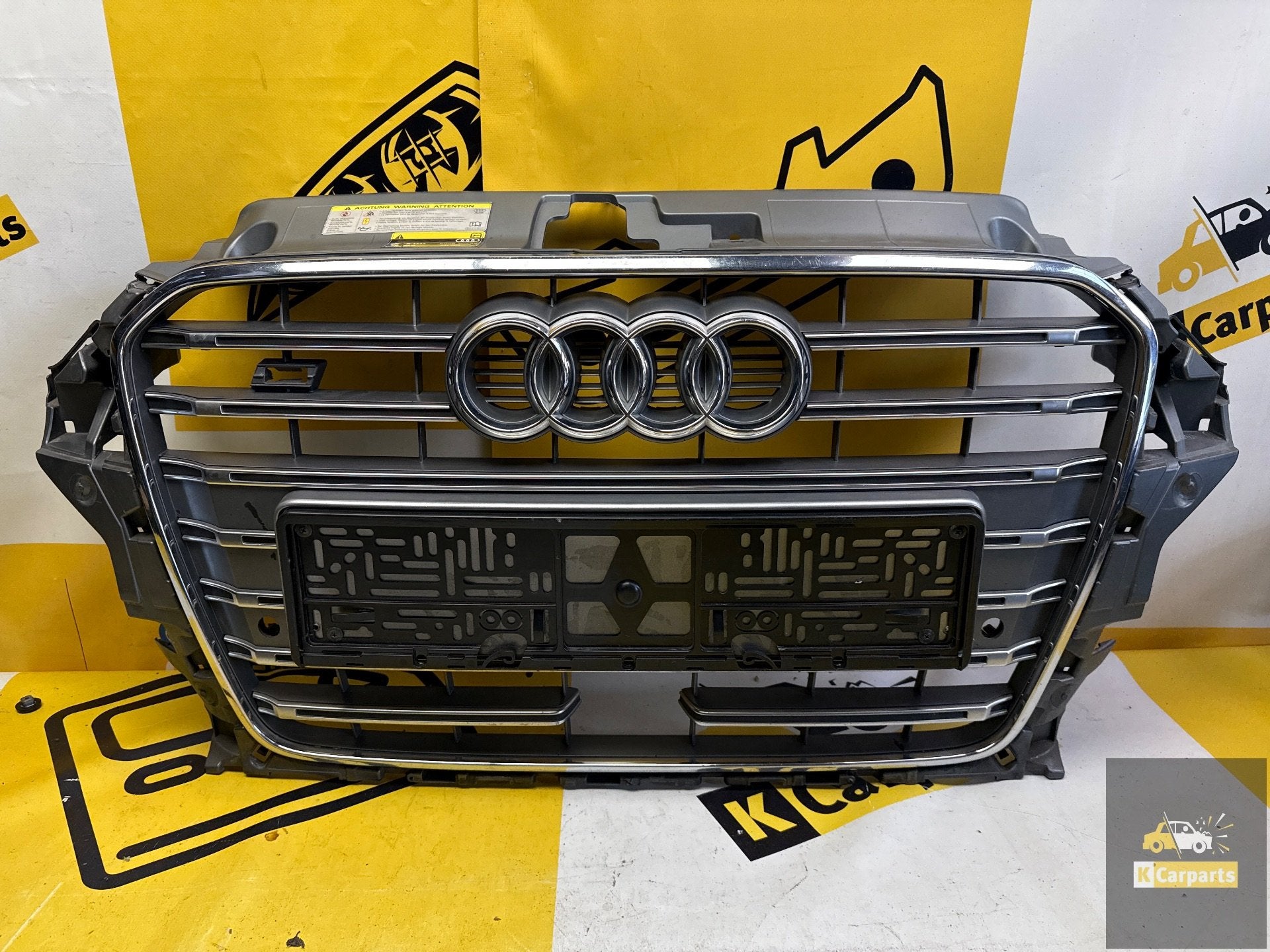 Grill Audi A3 s3 rs3 8V S-line ACC 8V3853651A 2012-2017 Orgi, Gebruikt, AUDI AG, Auto-Union-Strasse 1
85045  Ingolstadt, DE, Kundenbetreuung@audi.de